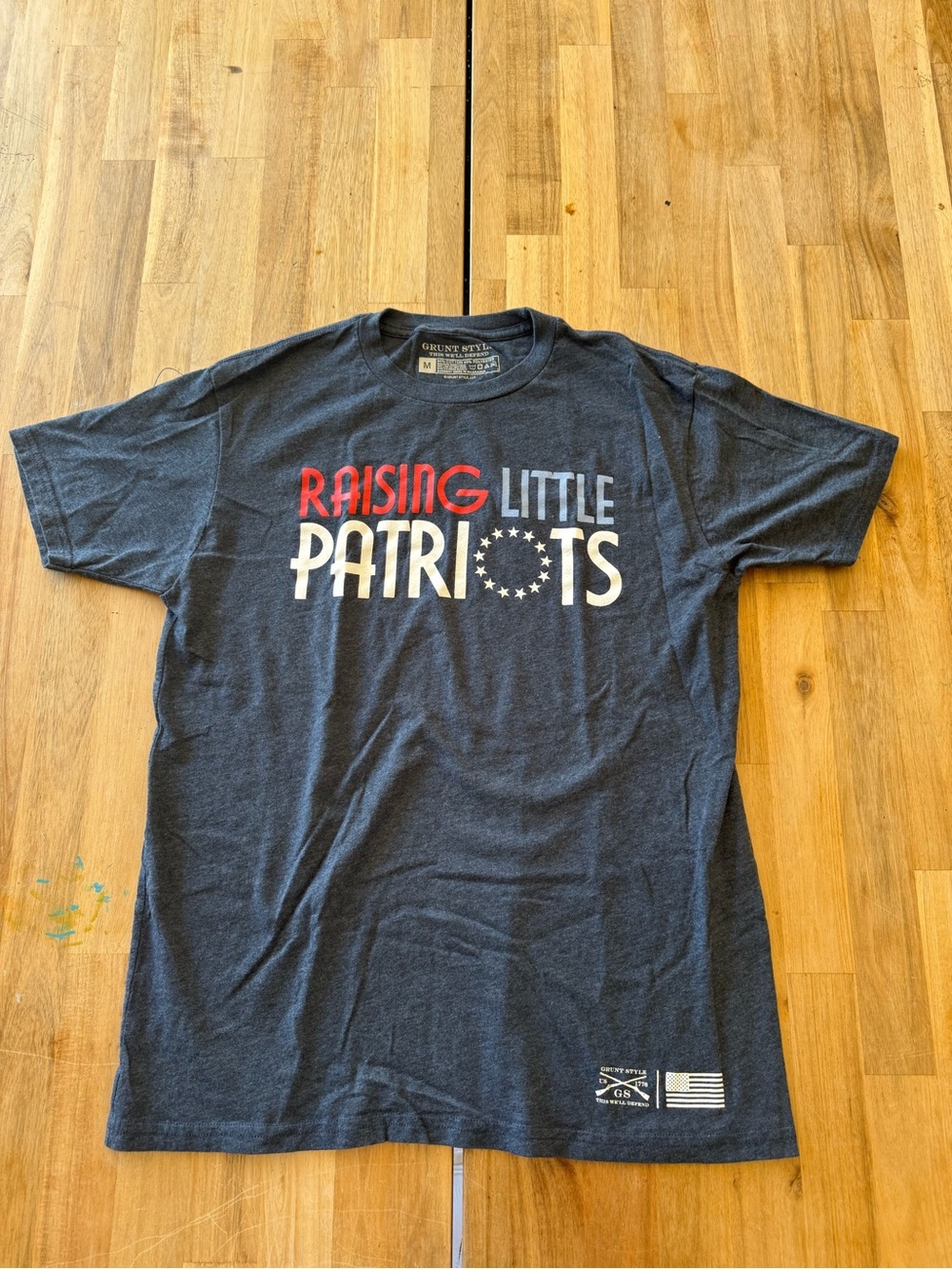 Grunt Style Raising Little Patriots Graphic Tee Women’s Medium
